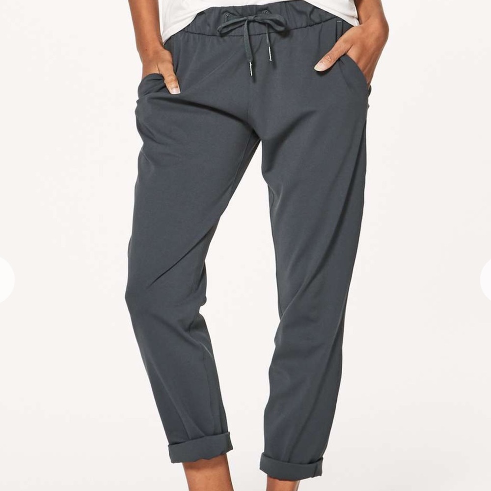 Lululemon On The Fly Pant 28". Size 2 in Melanite.